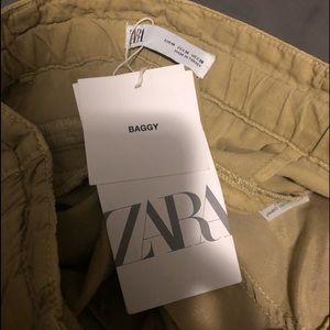 Zara women Baggy style pant.